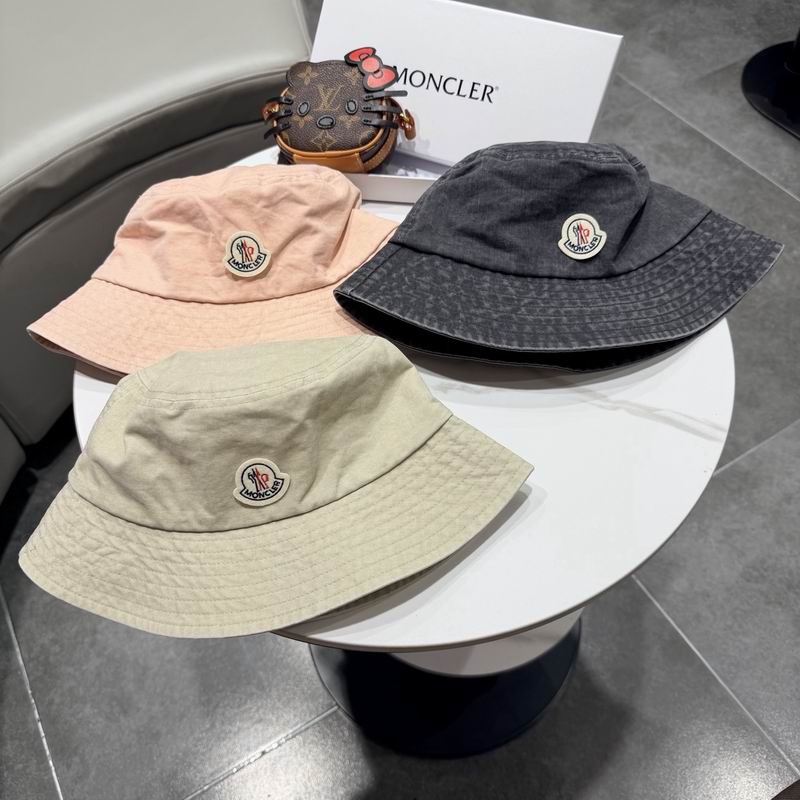 Moncler hat 082902